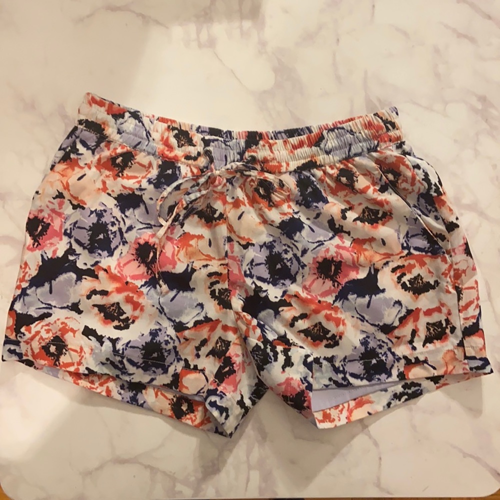 Floral soft shorts. Great for summer! Size Small